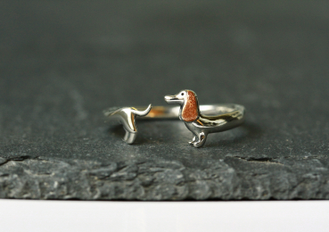 Silber Ring Dackel aus 925 Sterling mit per Hand verkupfertem Ohr das perfekte Geschenk für sie als größenverstellbarer Echtschmuck mit Hund